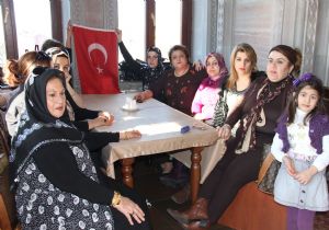 Erzurumlu Kadınlardan Sarı Gelin Tepkisi